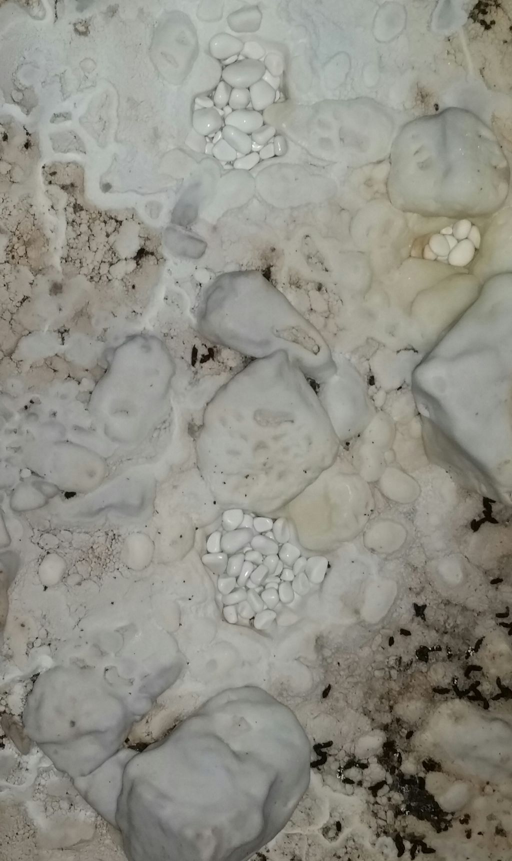 Pietruzze arrotondate in grotta